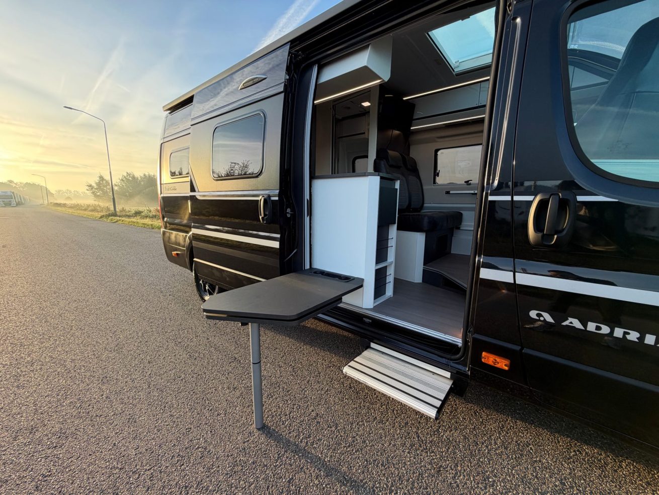 Adria Twin Supreme 640 SGX (1)