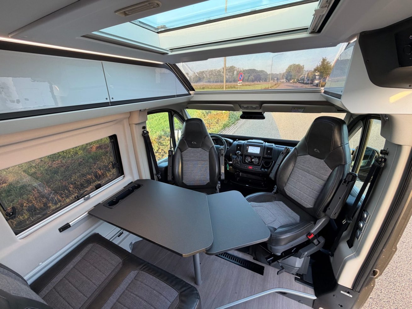 Adria Twin Supreme 640 SGX (13)