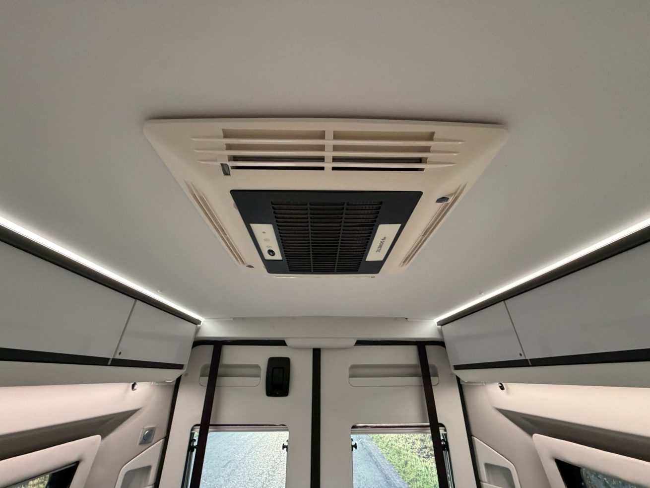 Adria Twin Supreme 640 SGX (32)