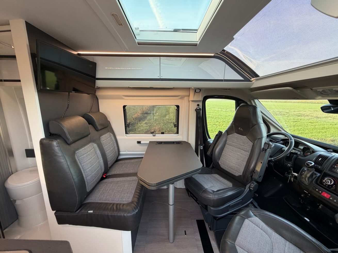 Adria Twin Supreme 640 SGX (7)