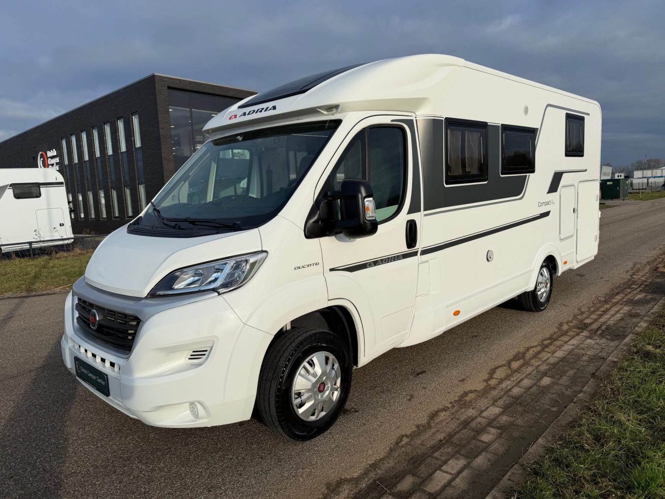 Adria Compact DL Plus (15)