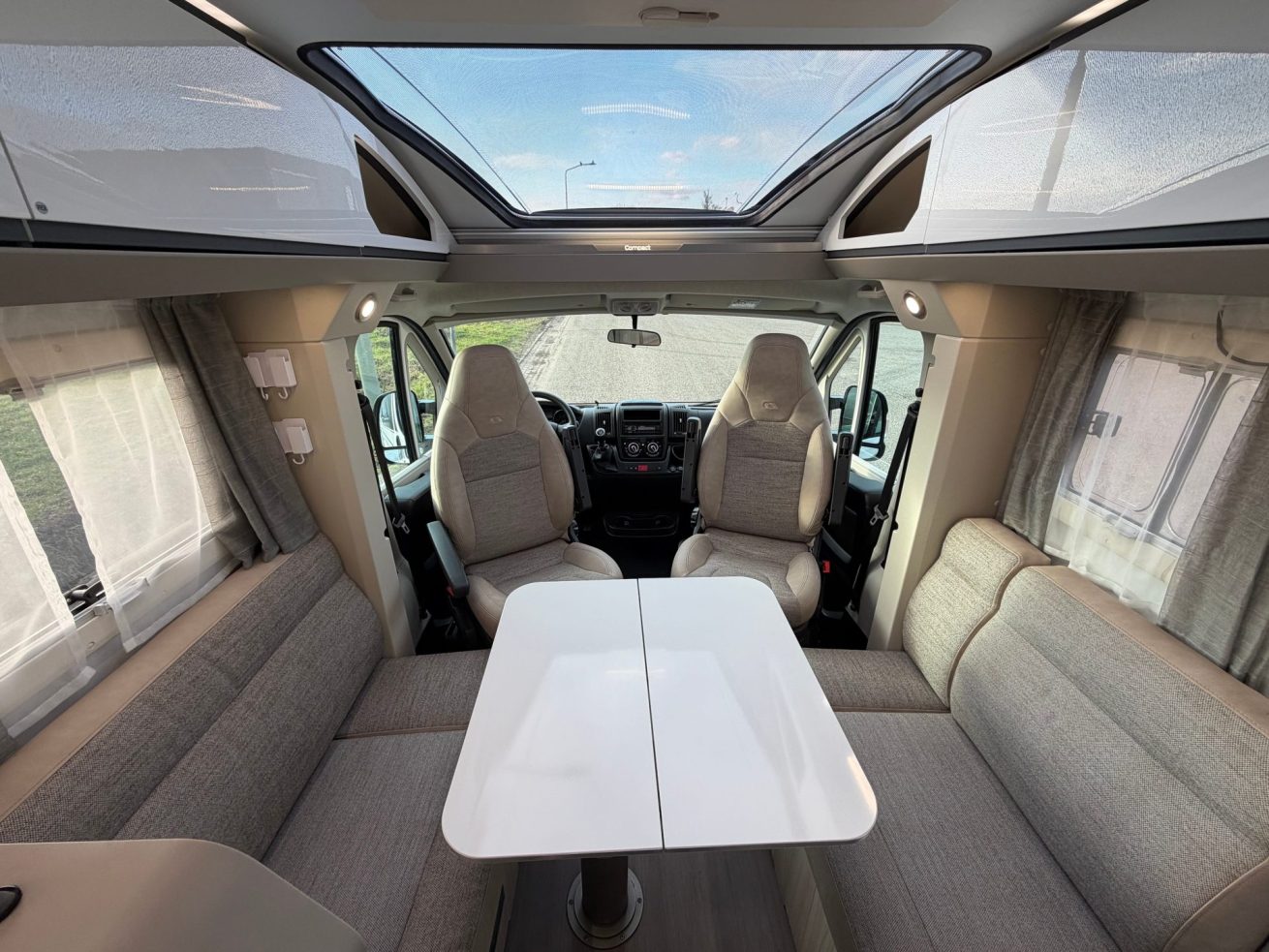 Adria Compact DL Plus (18)