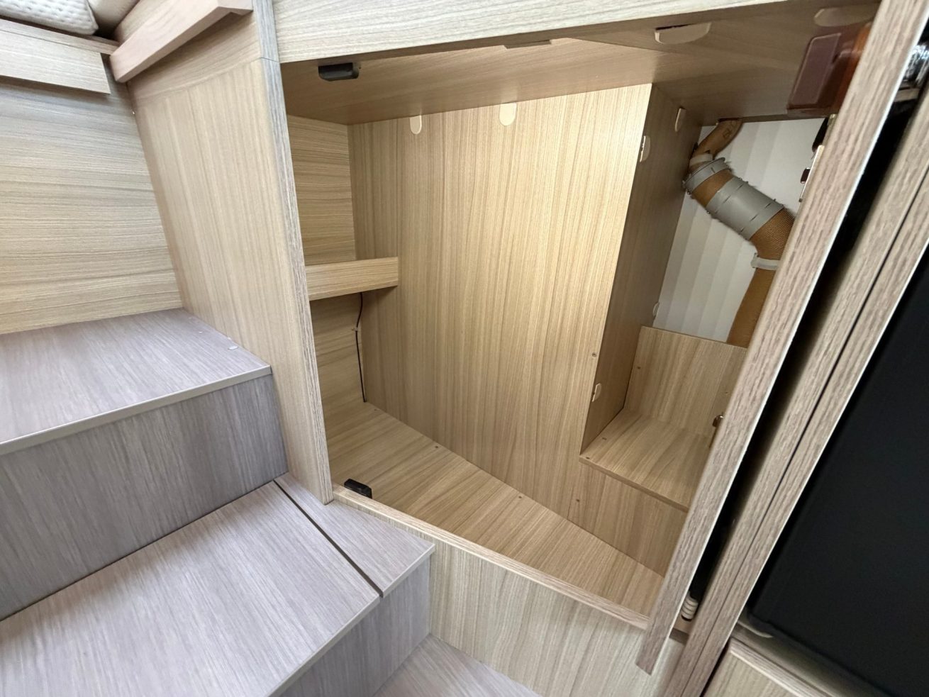 Adria Compact DL Plus (2)