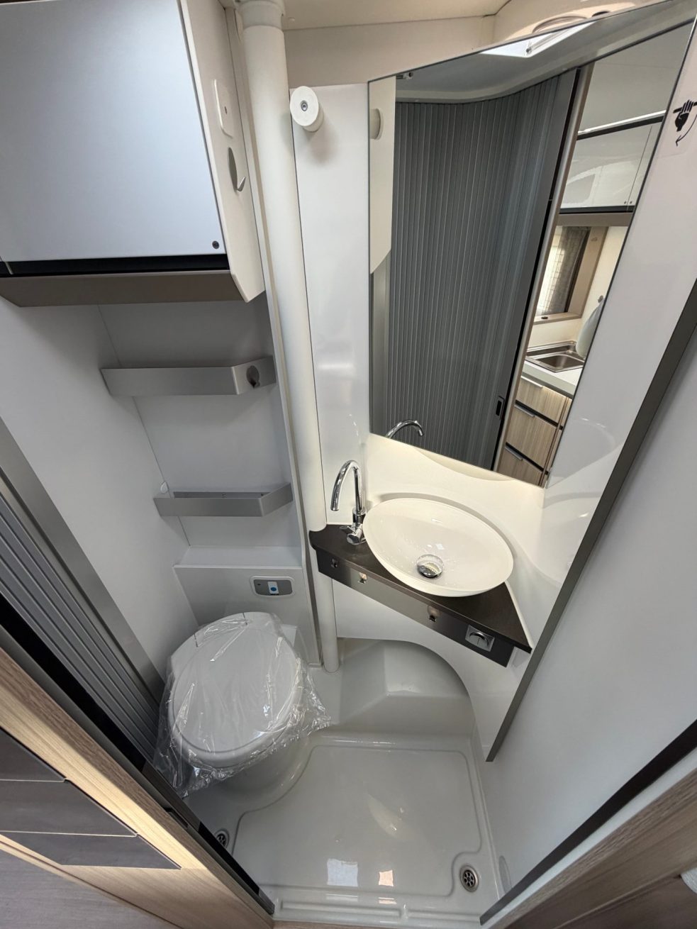 Adria Compact DL Plus (9)