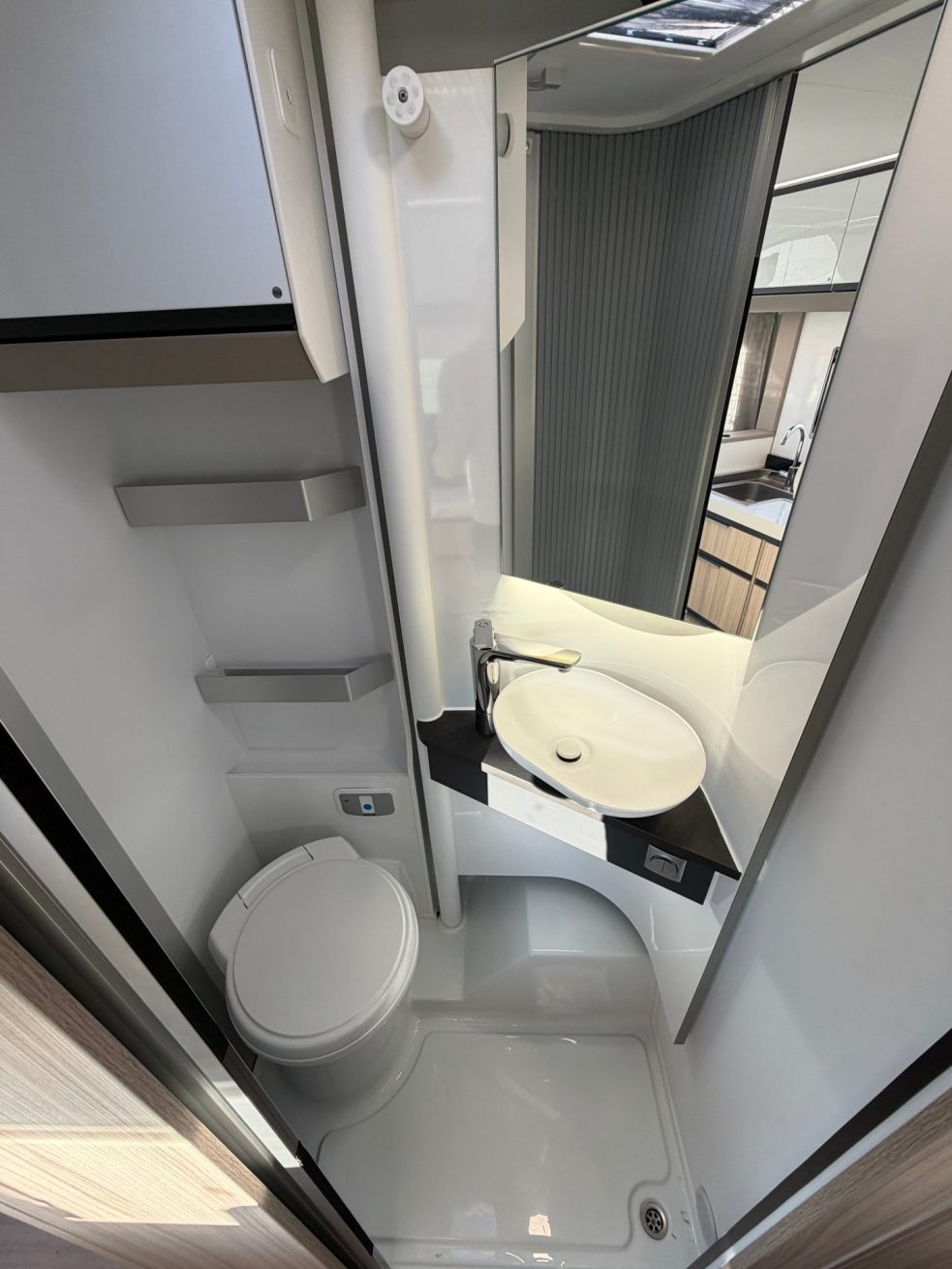 Adria Compact Plus DL 2025 (1)