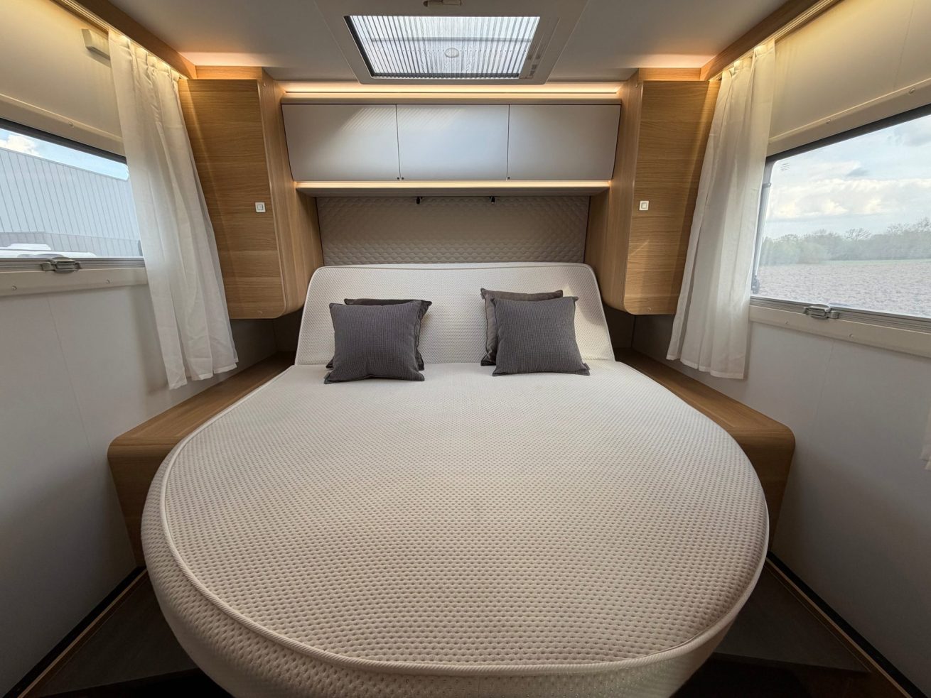 Adria Coral 670 DC (15)