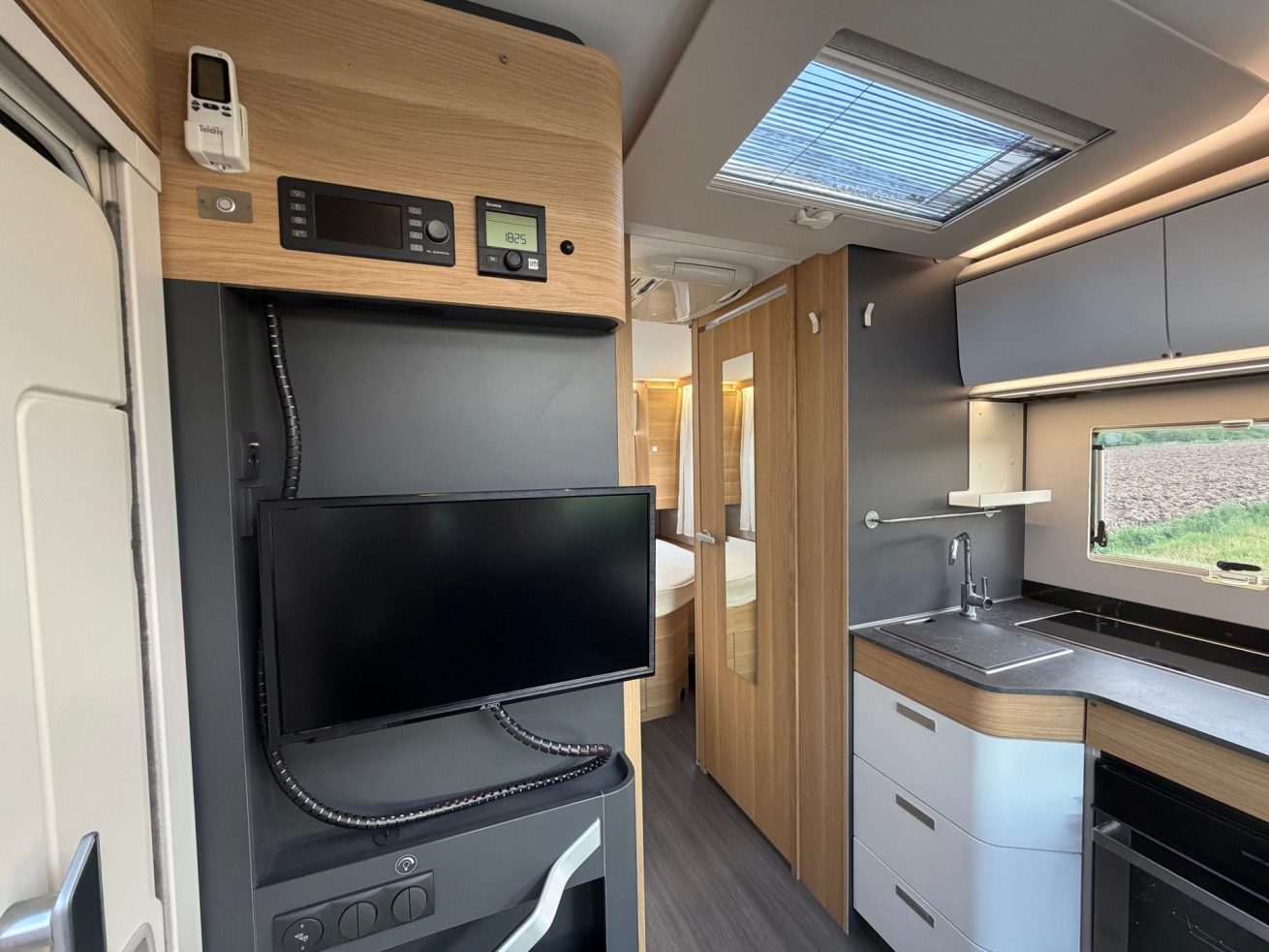 Adria Coral 670 DC (26)