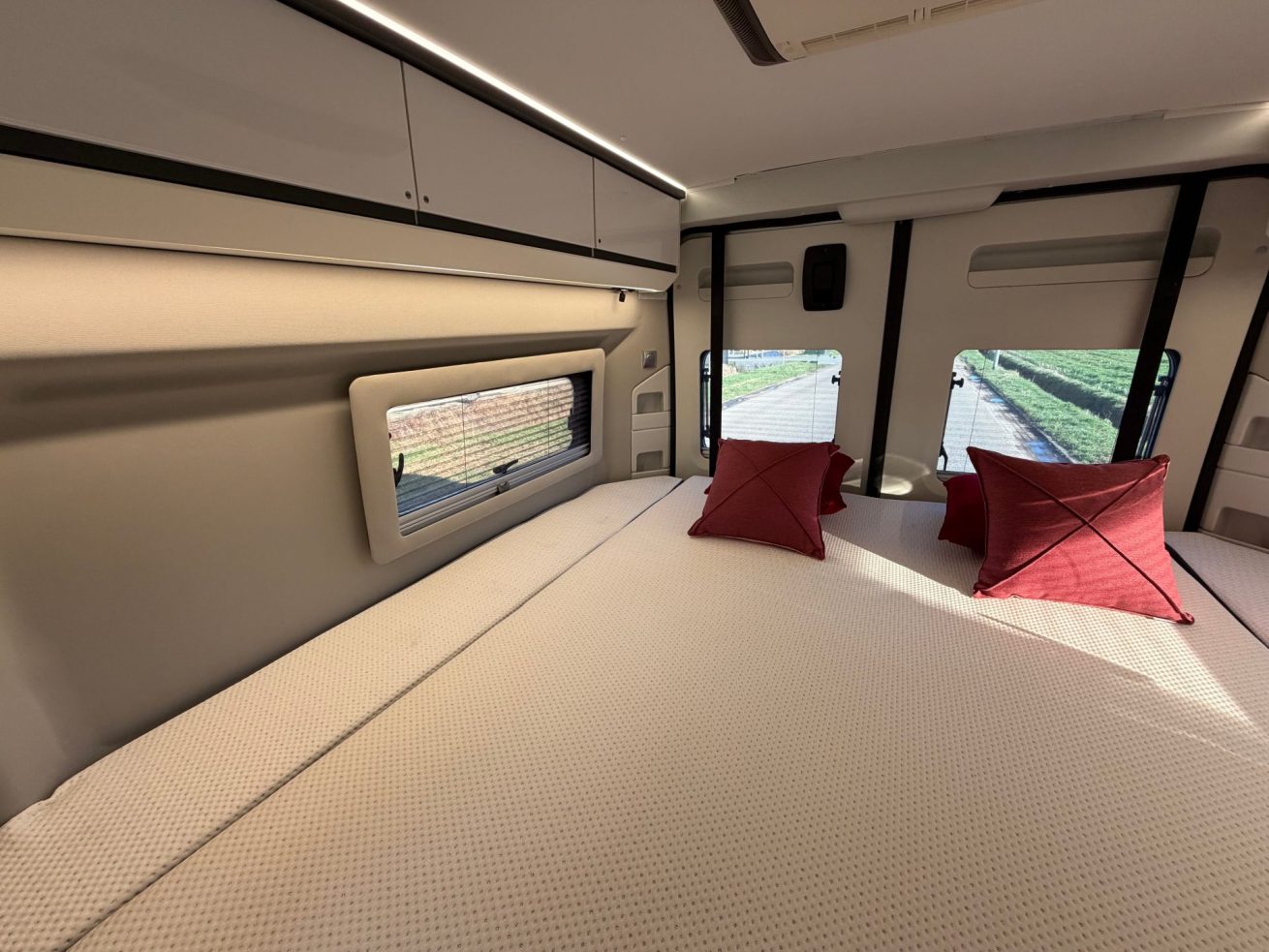 Adria Twin 640 SGX Supreme (1)