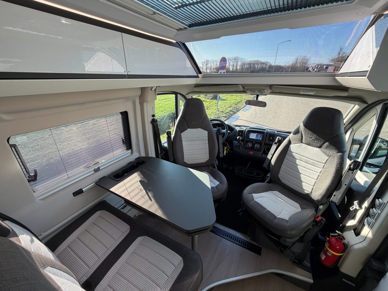 Adria Twin 640 SGX Supreme (10)