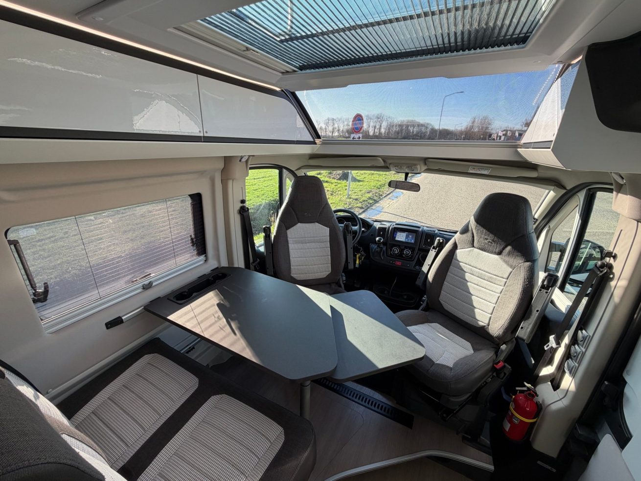 Adria Twin 640 SGX Supreme (11)