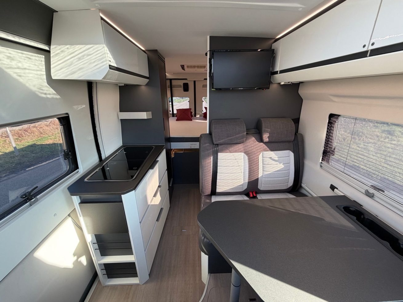 Adria Twin 640 SGX Supreme (12)