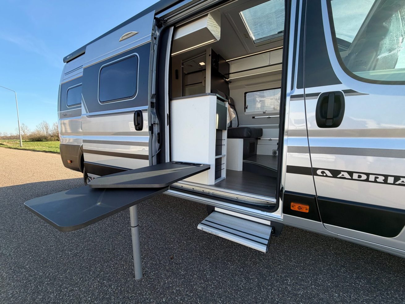 Adria Twin 640 SGX Supreme (13)