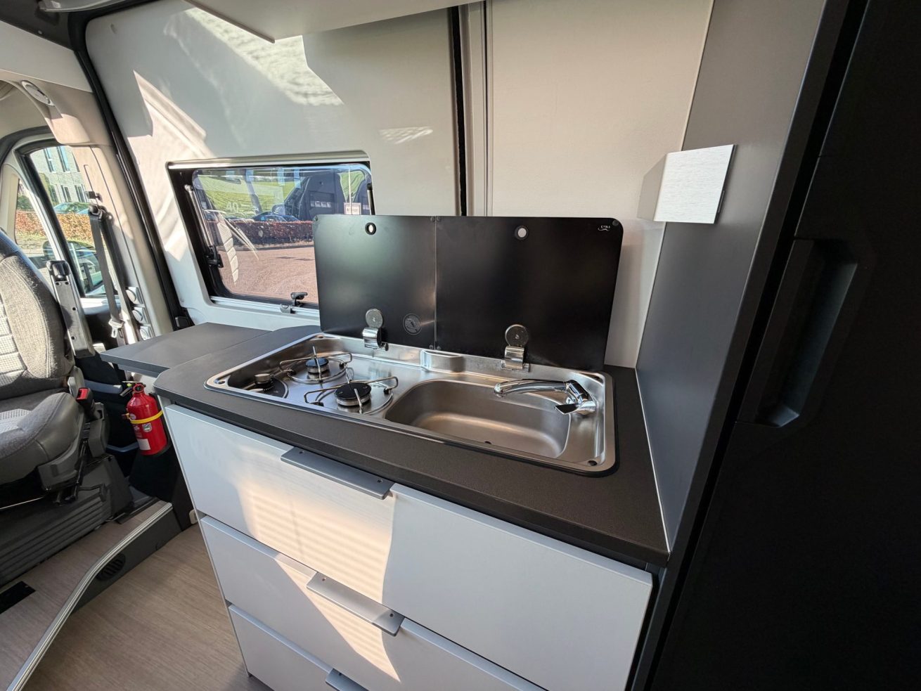 Adria Twin 640 SGX Supreme (16)