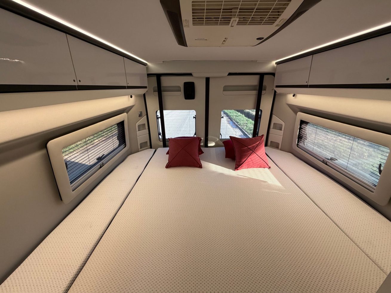 Adria Twin 640 SGX Supreme (17)