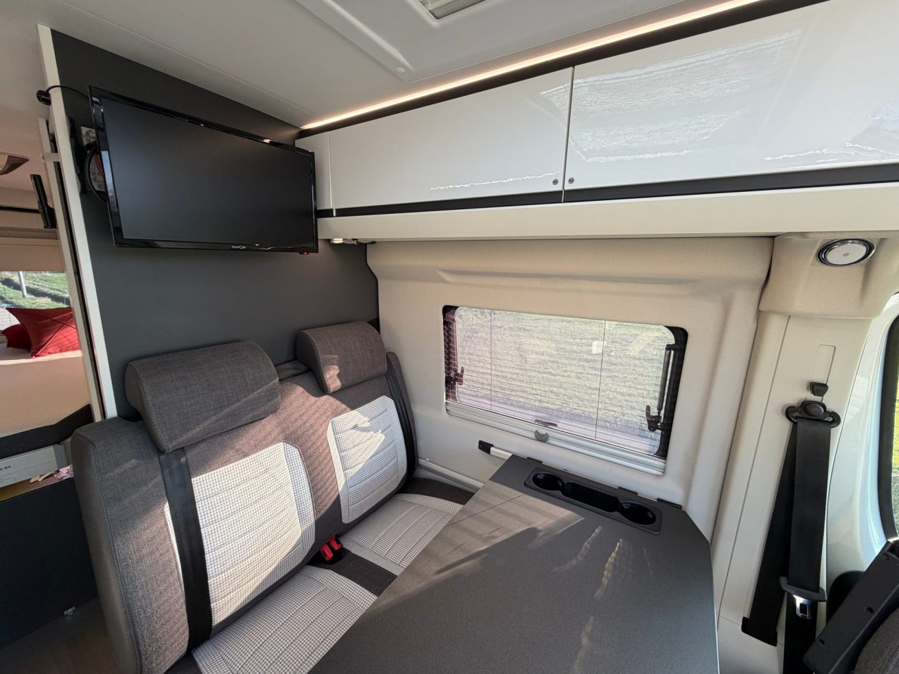 Adria Twin 640 SGX Supreme (25)