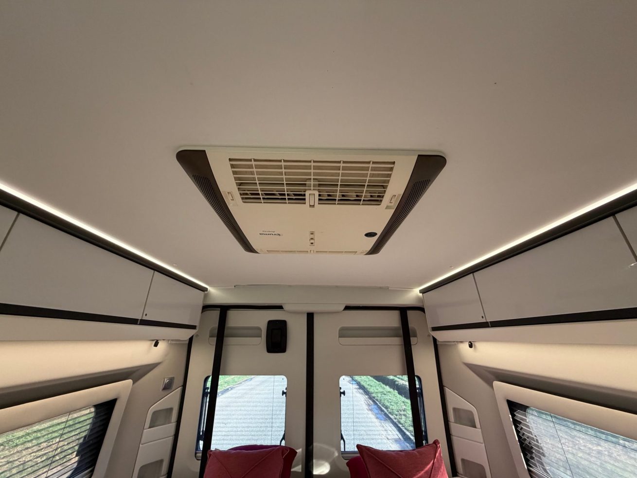 Adria Twin 640 SGX Supreme (26)