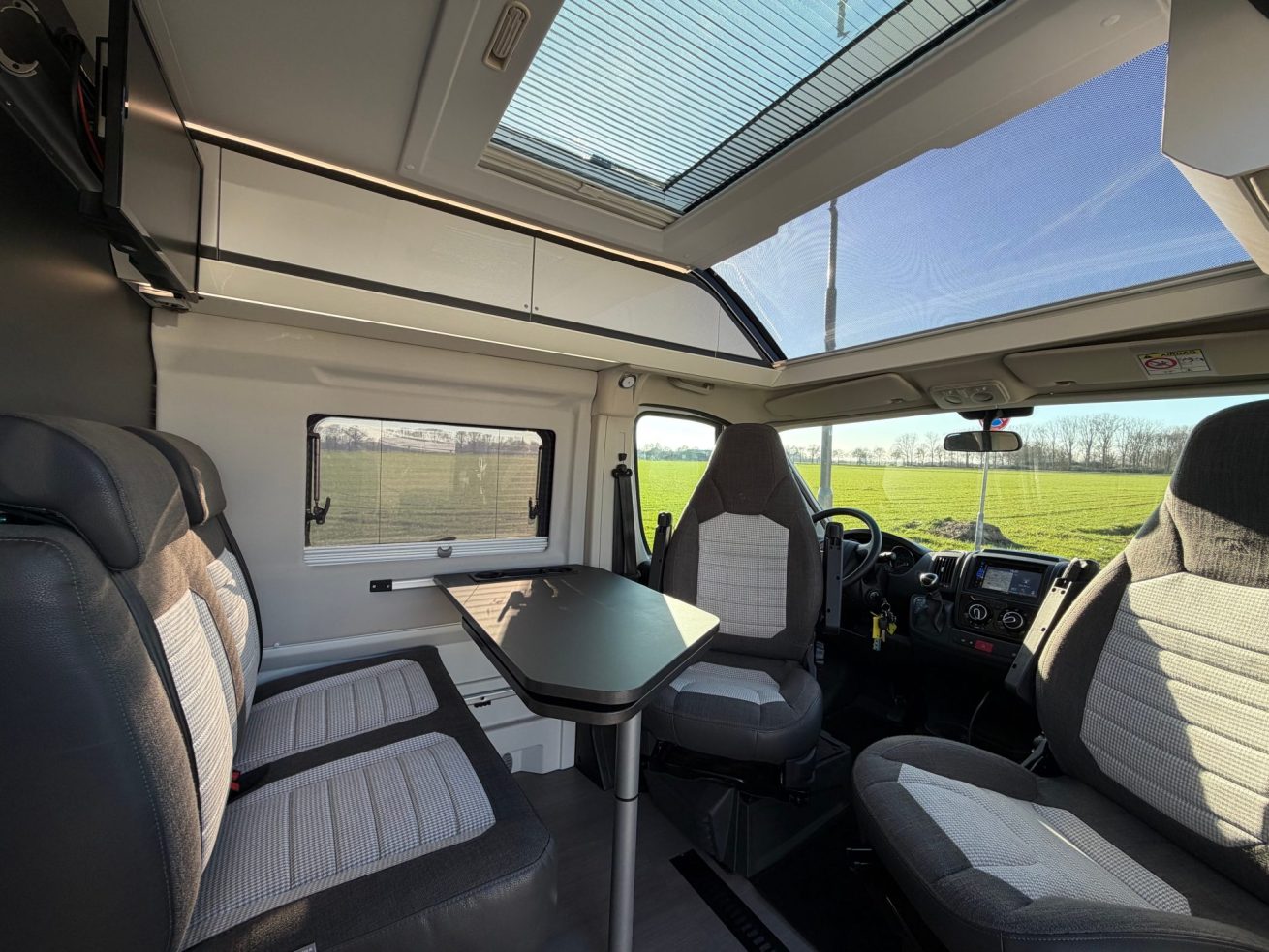 Adria Twin 640 SGX Supreme (27)