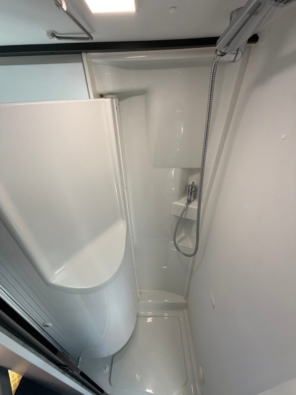 Adria Twin 640 SGX Supreme (3)