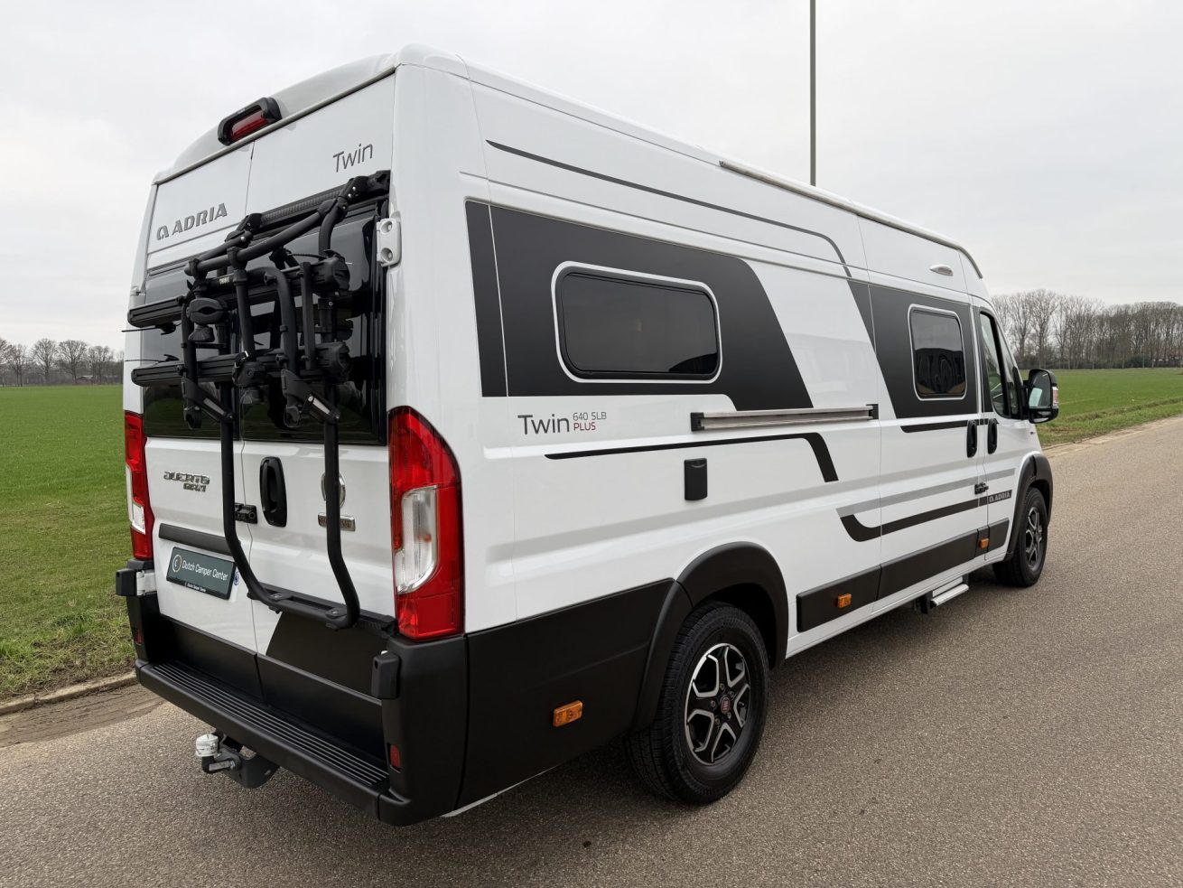 Adria Twin Plus 640 SLB (15)