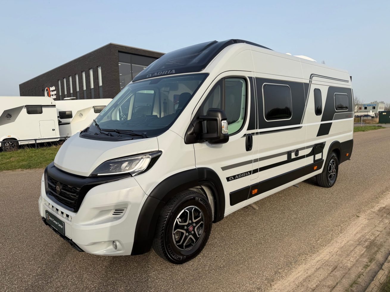 Adria Twin Supreme SLB (13)