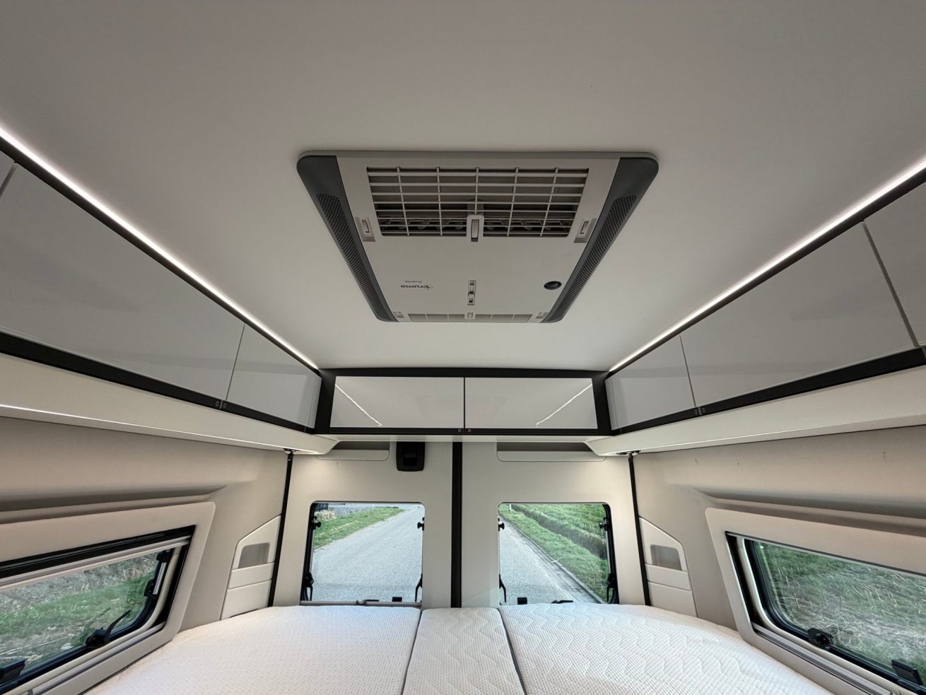 Adria Twin Supreme SLB (2)