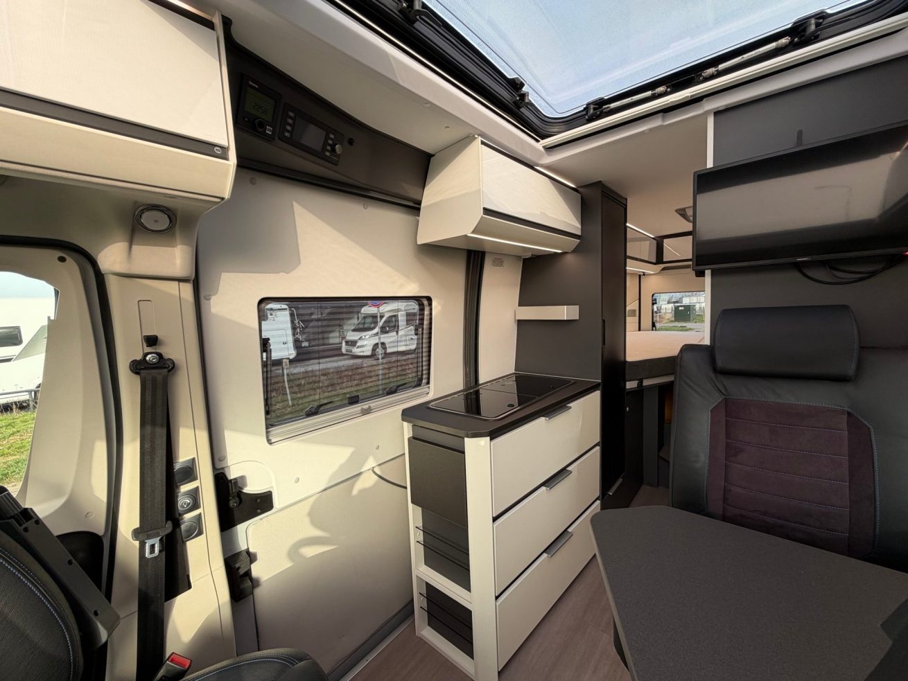 Adria Twin Supreme SLB (22)