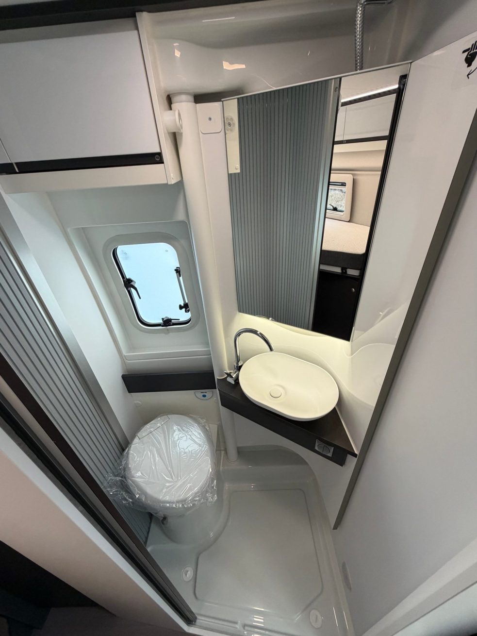 Adria Twin Supreme SLB (24)