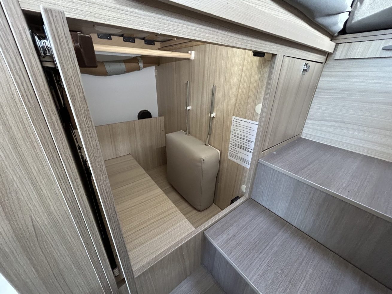 Adria compact DL (20)