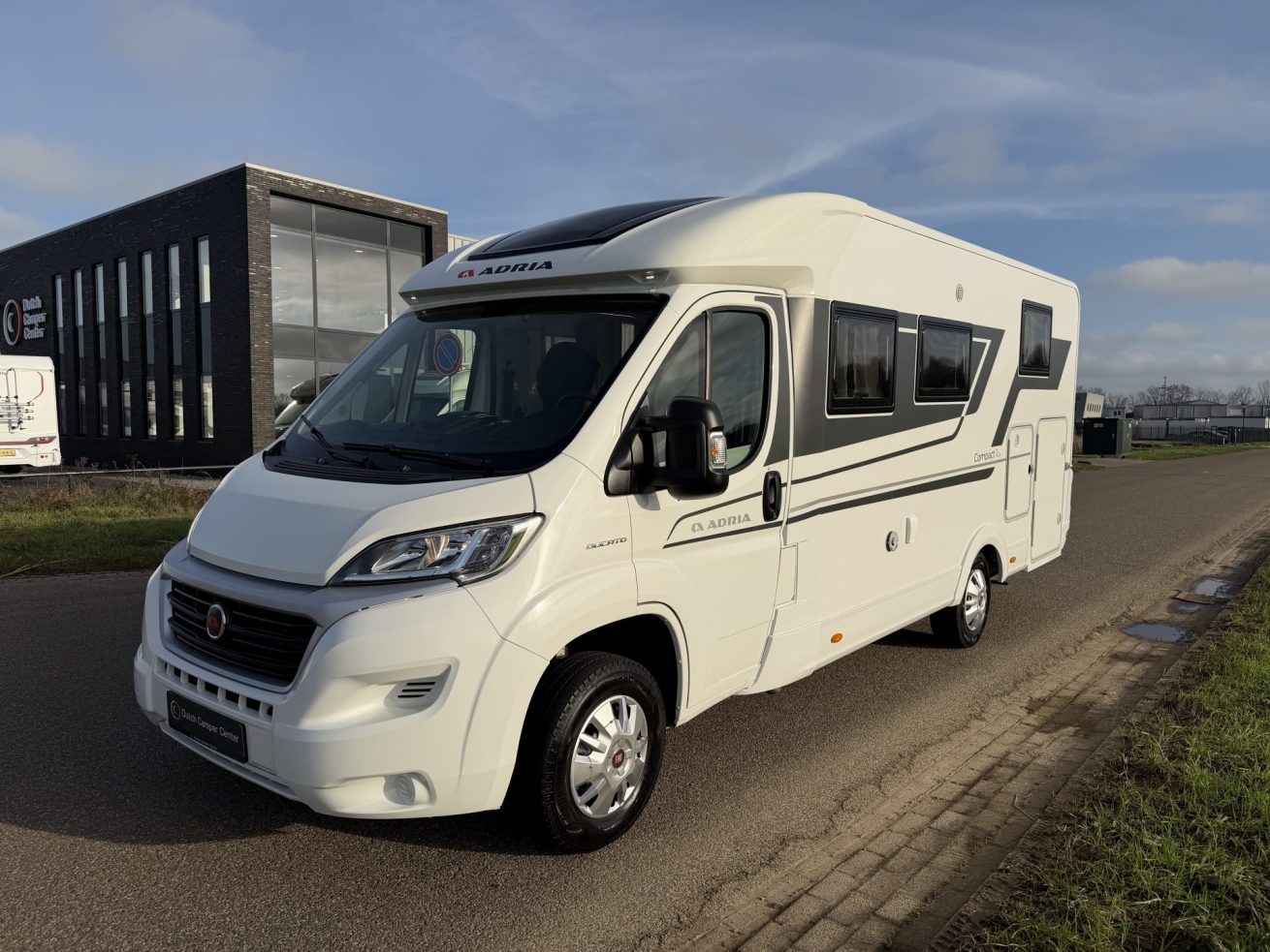 Adria compact DL (4)