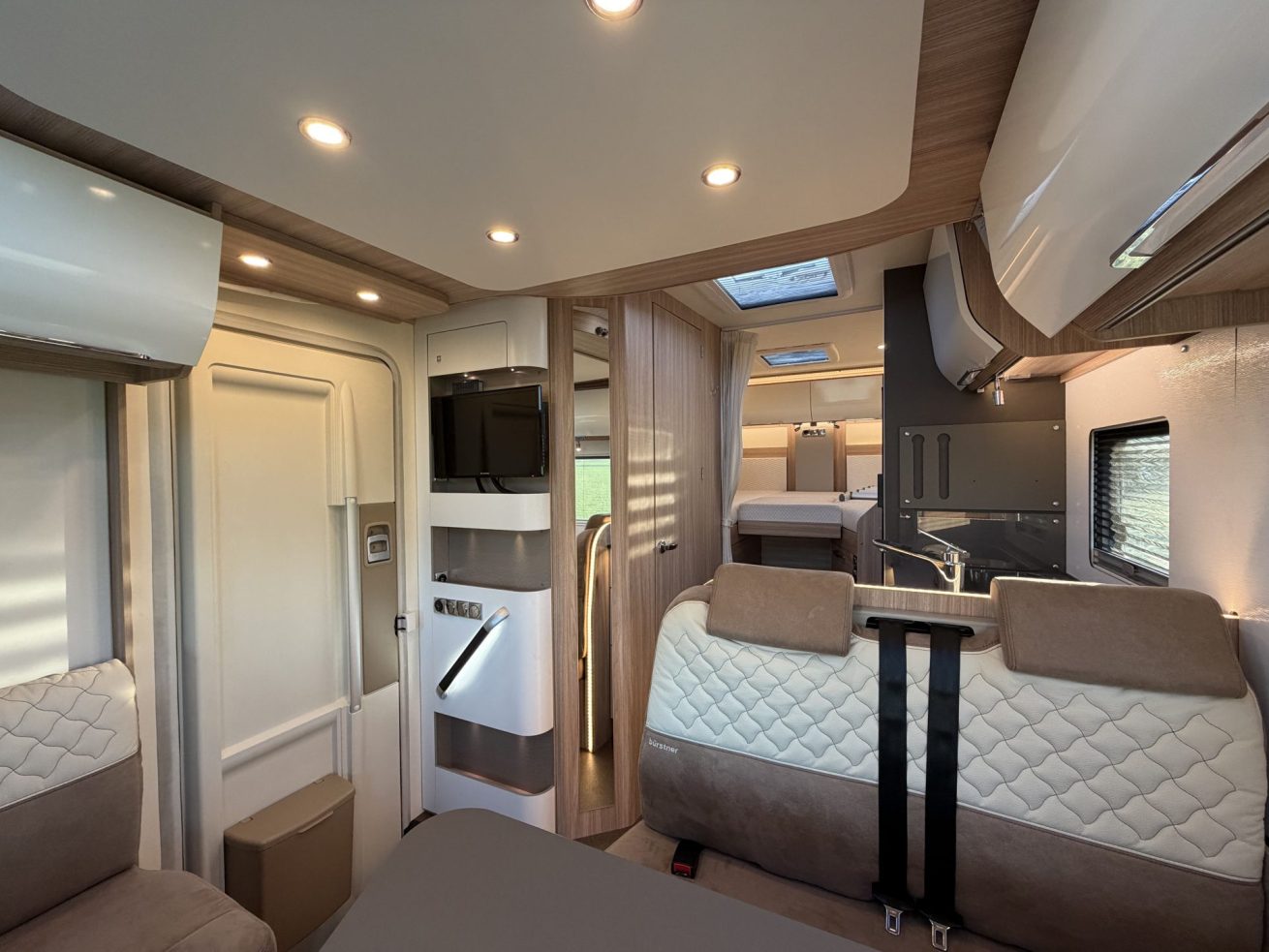 Bürstner Ixeo IT 690 G (2)