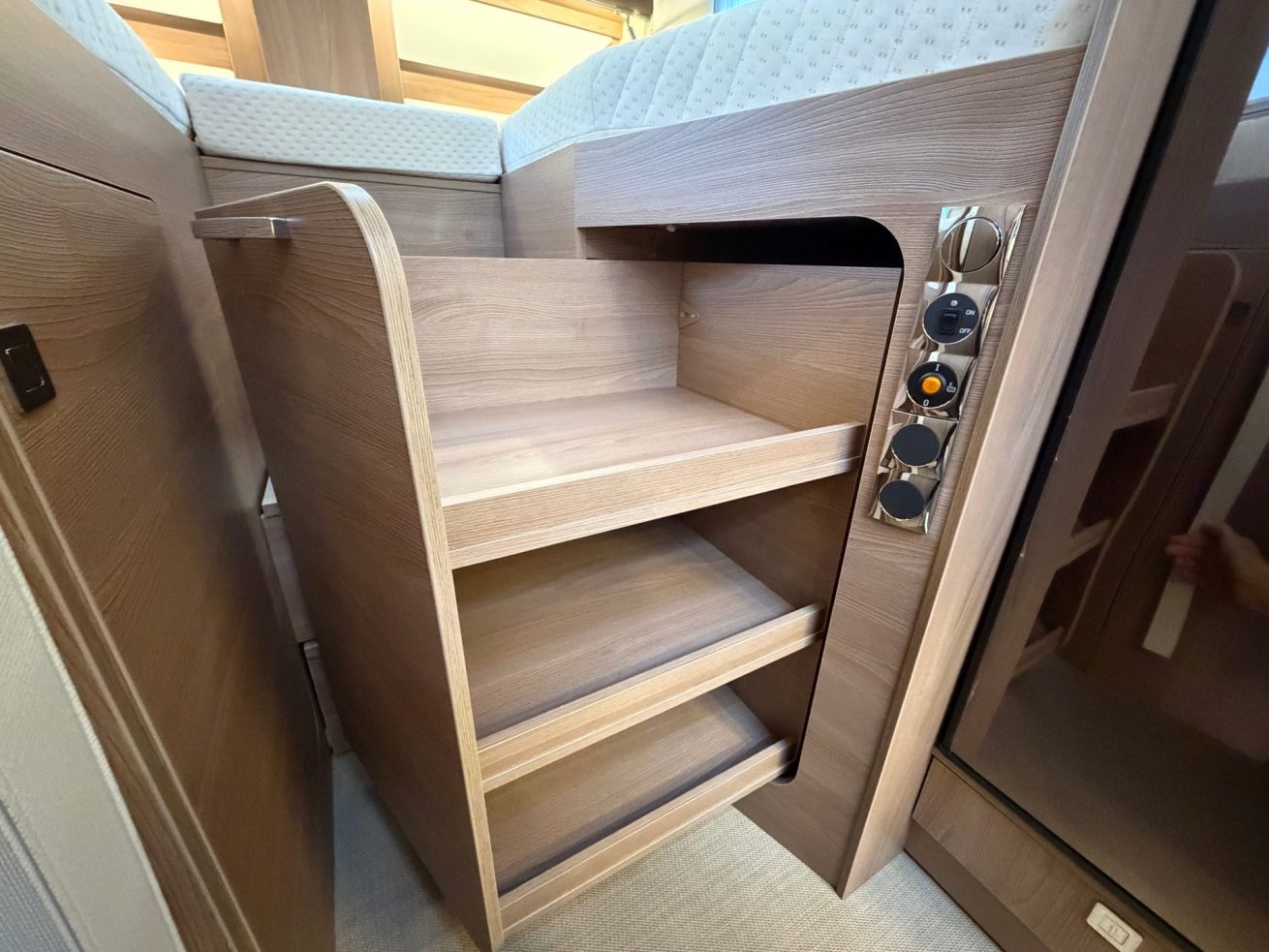 Bustner Lyseo Furtura TD690G (19)