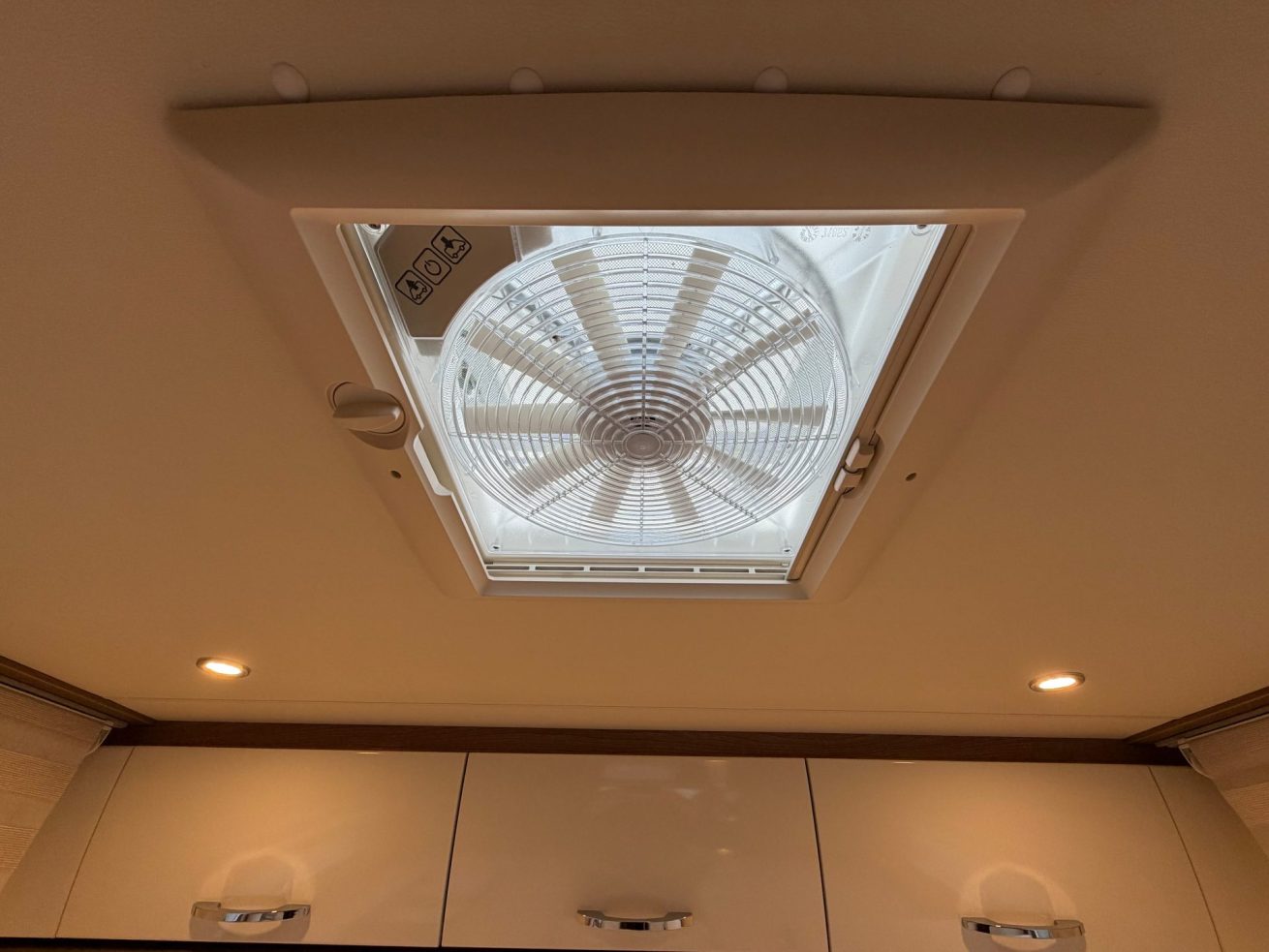 Bustner Lyseo Furtura TD690G (23)