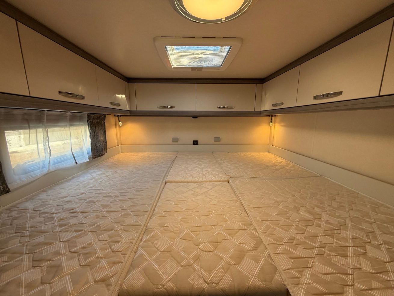 Hobby Optima On Tour V 65 GE (10)