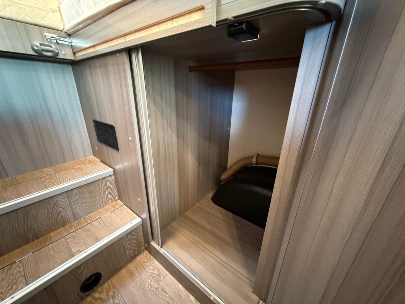 Hobby Optima On Tour V 65 GE (12)