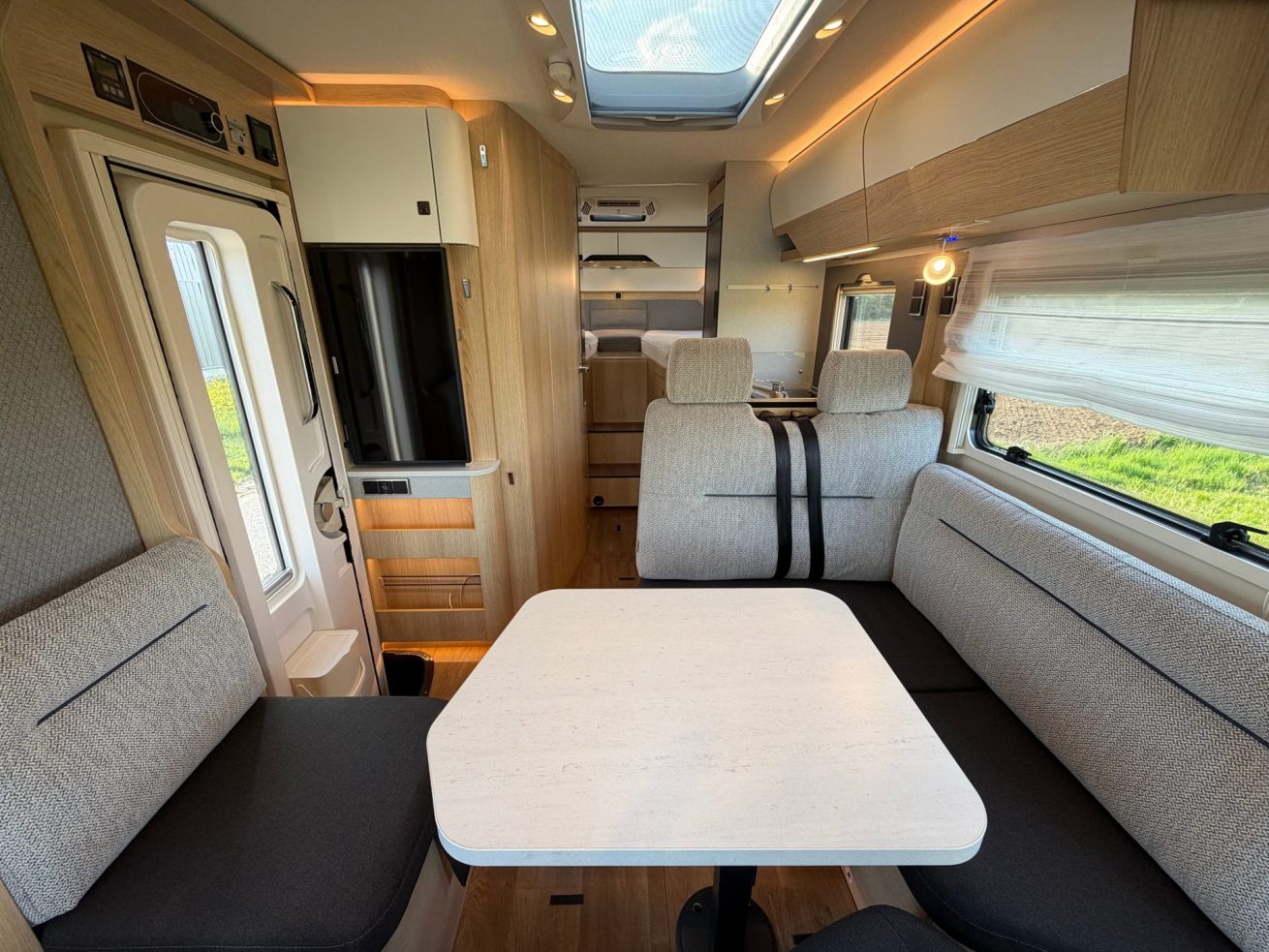 Hymer B-MC I 600 Whiteline (21)