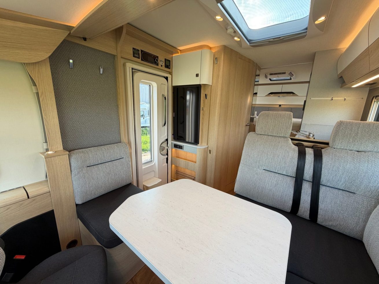 Hymer B-MC I 600 Whiteline (23)