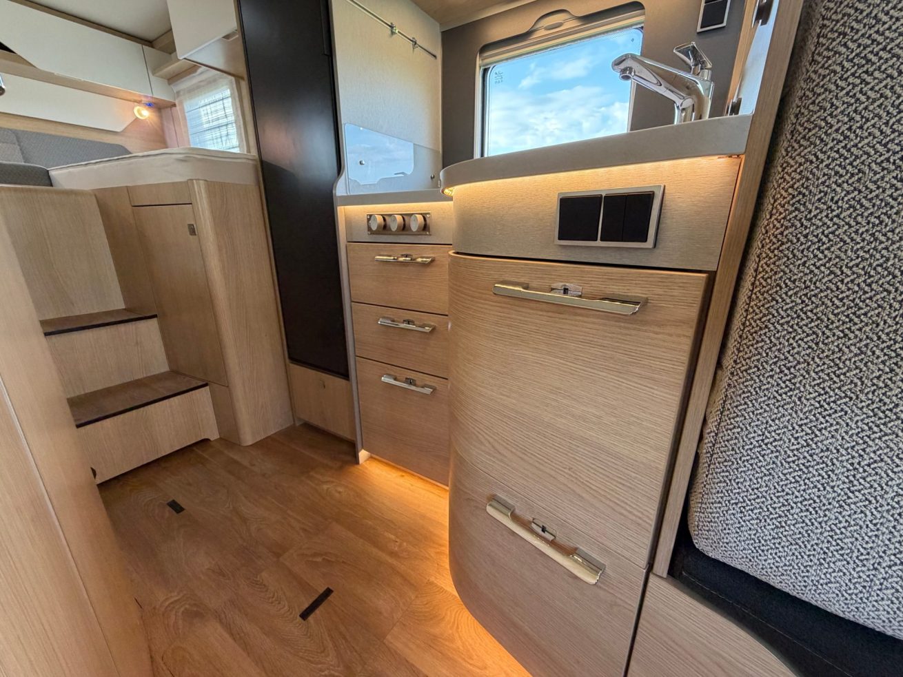 Hymer B-MC I 600 Whiteline (25)