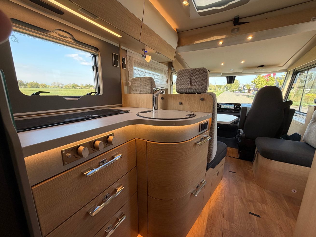 Hymer B-MC I 600 Whiteline (26)