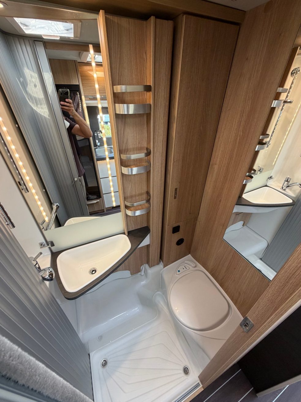 Knaus Sky TI 650 MEG Platinum (22)