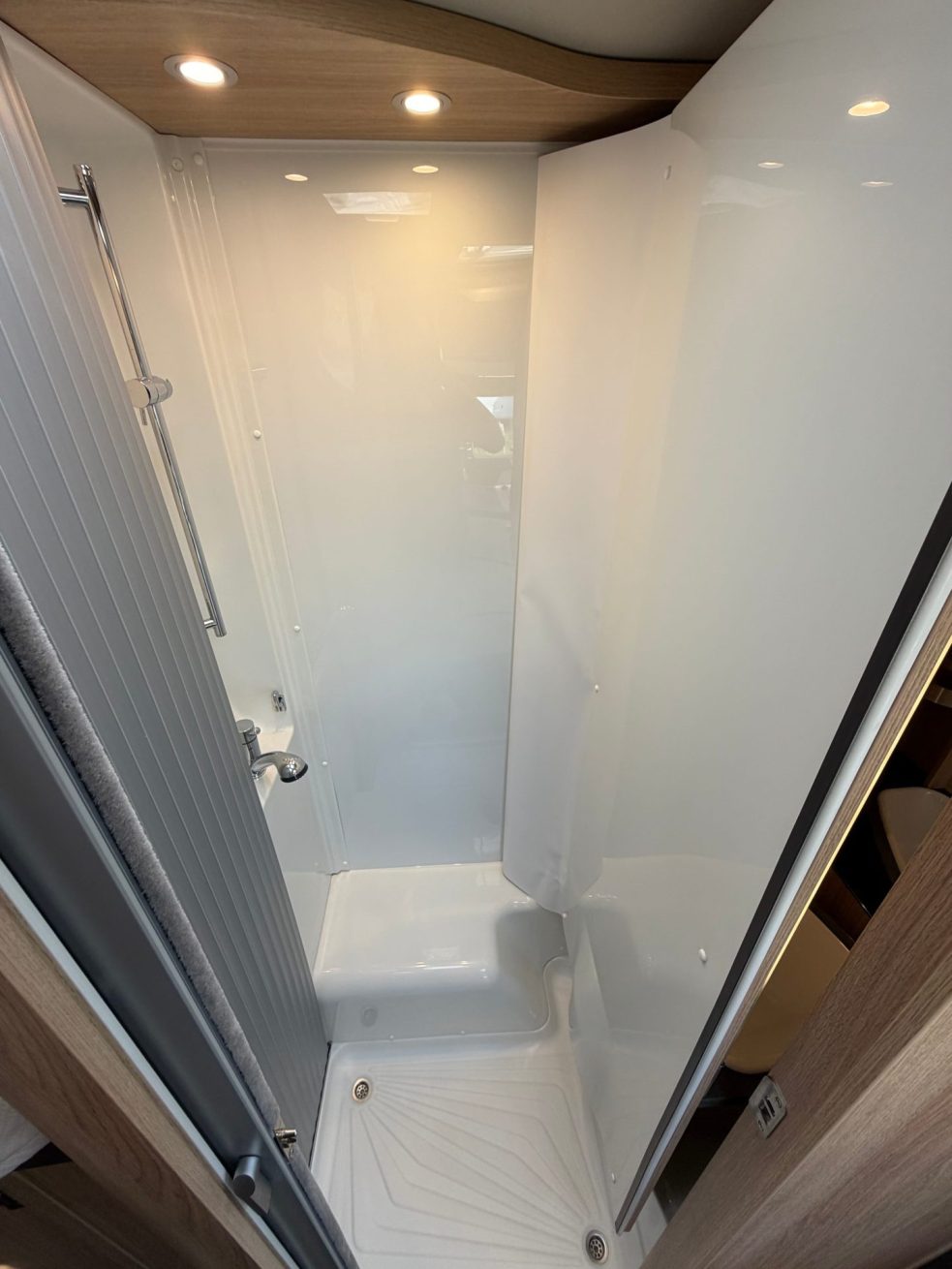 Knaus Sky TI 650 MEG Platinum (23)