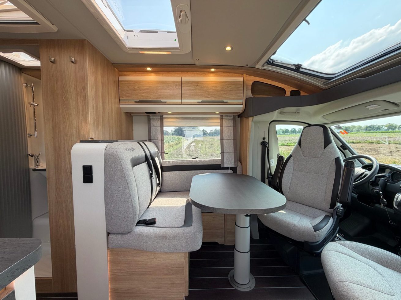 Knaus Sky TI 650 MEG Platinum (3)