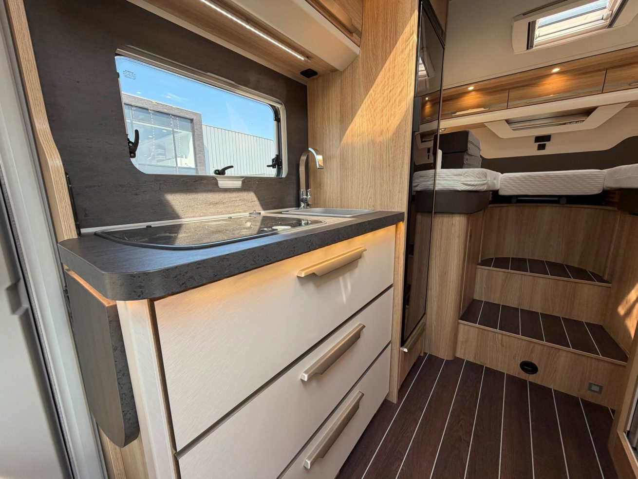 Knaus Sky TI 650 MEG Platinum (9)