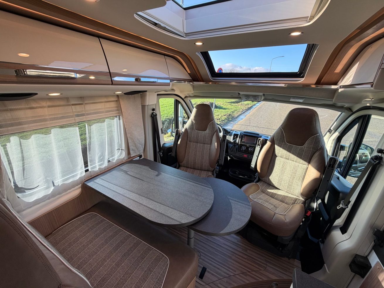 Malibu Charming GT Skyview 640 LE RB (10)