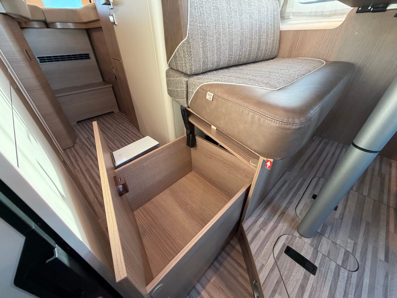 Malibu Charming GT Skyview 640 LE RB (12)