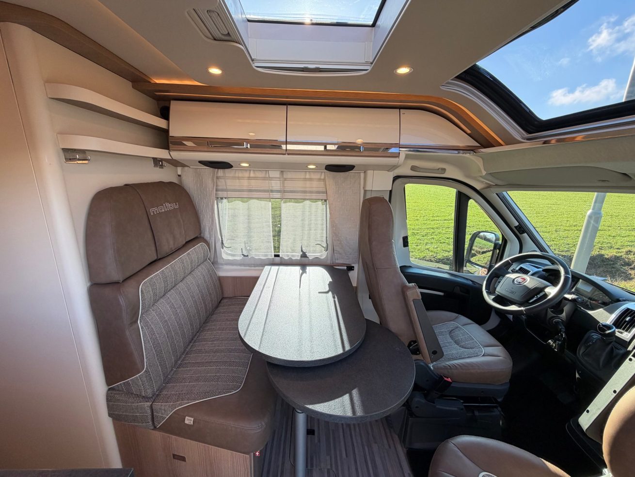 Malibu Charming GT Skyview 640 LE RB (7)