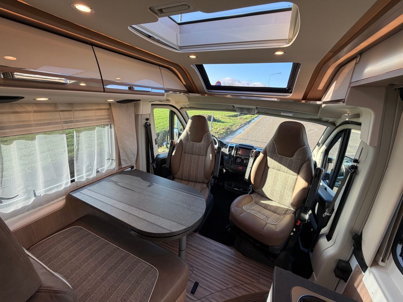 Malibu Charming GT Skyview 640 LE RB (9)