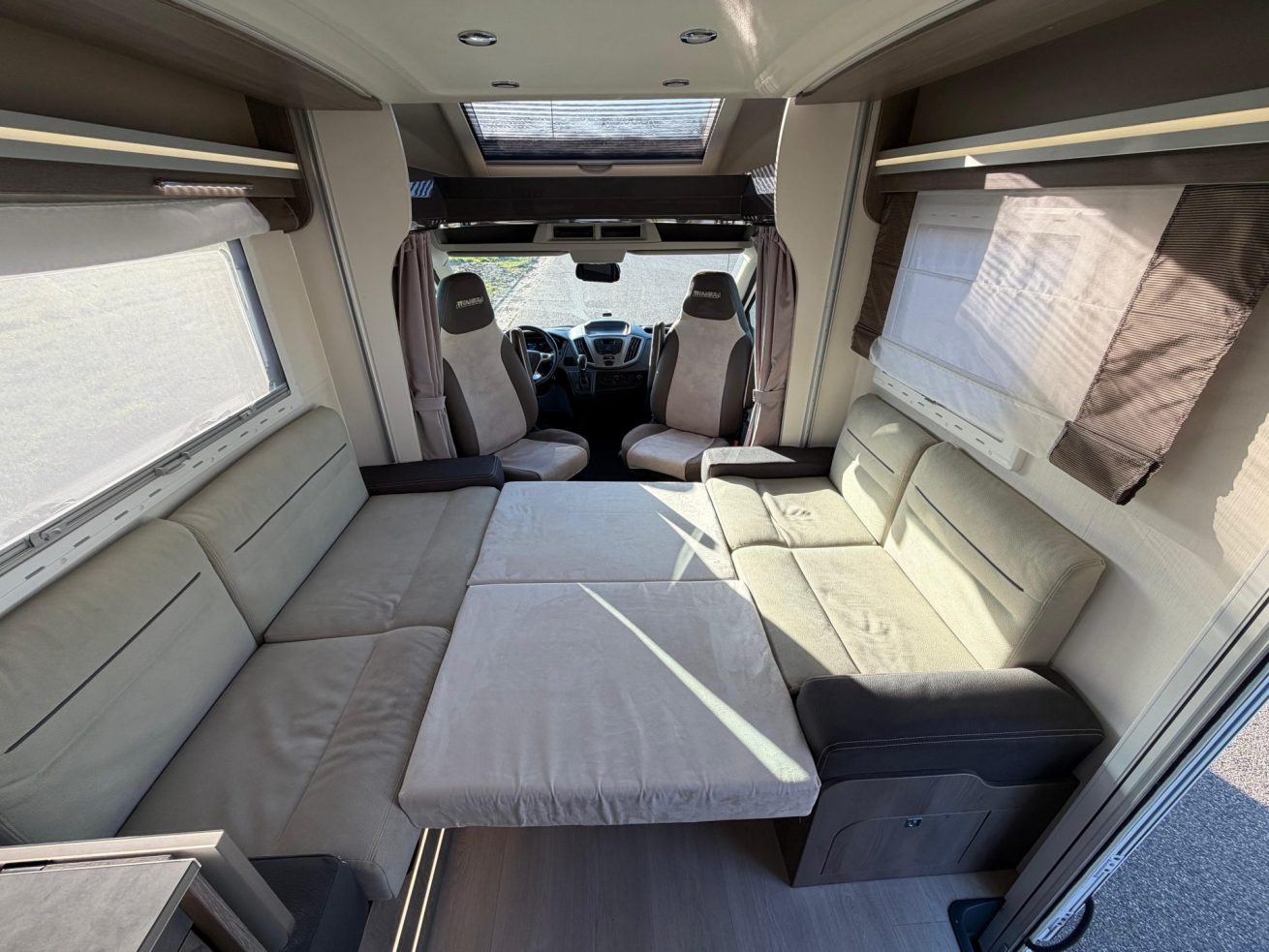 b9292eb0-6a15-4610-bfb5-85c70faa08d4